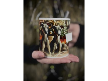 Hrneček s vánočním motivem italských chrtíků