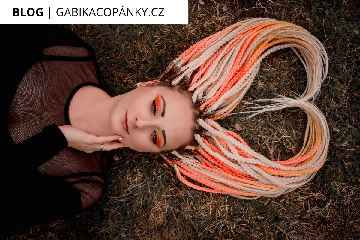 Kurzy pletení copánků s kanekalonem: Co vás čeká a co si odnesete