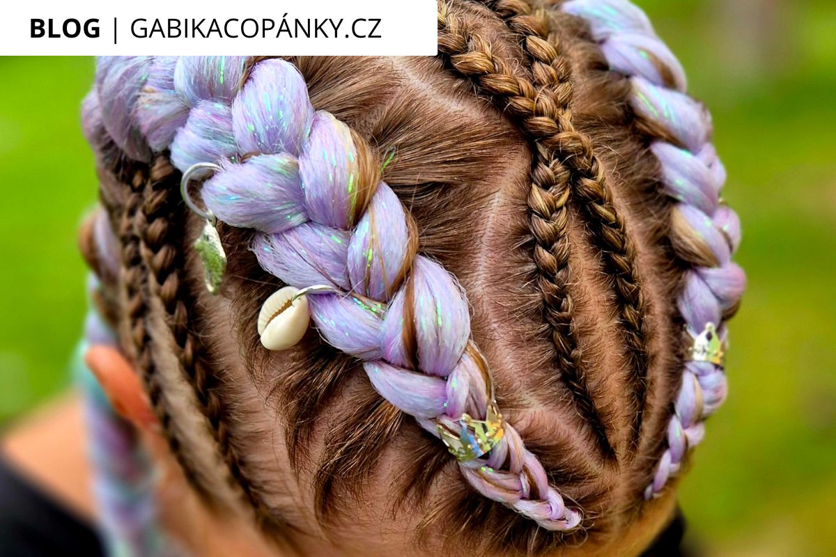 Jak pracovat s třpytivým kanekalonem a dodat účesu jiskru