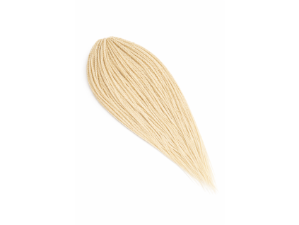 Světle blond box copánky na bílém pozadí