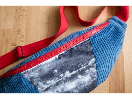 manšestrová ledvinka | modrá s loďkami