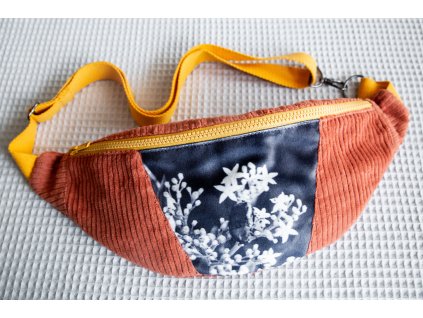 manšestrová ledvinka | cihlovo-hořčicová s kvítky