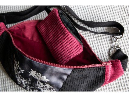 manšestrová ledvinka | černá s růžovou