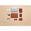 Pouzdro na notebook a stojánek pro MacBook  15"–16" – MOFT, hnědá