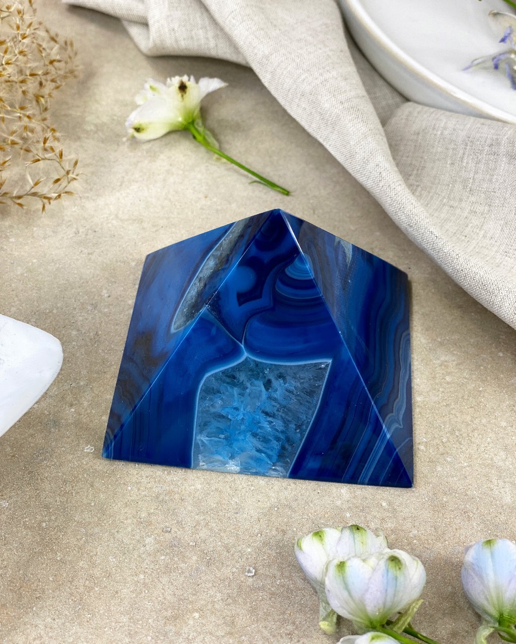 Achátová pyramida modrá maxi 8cm 323g