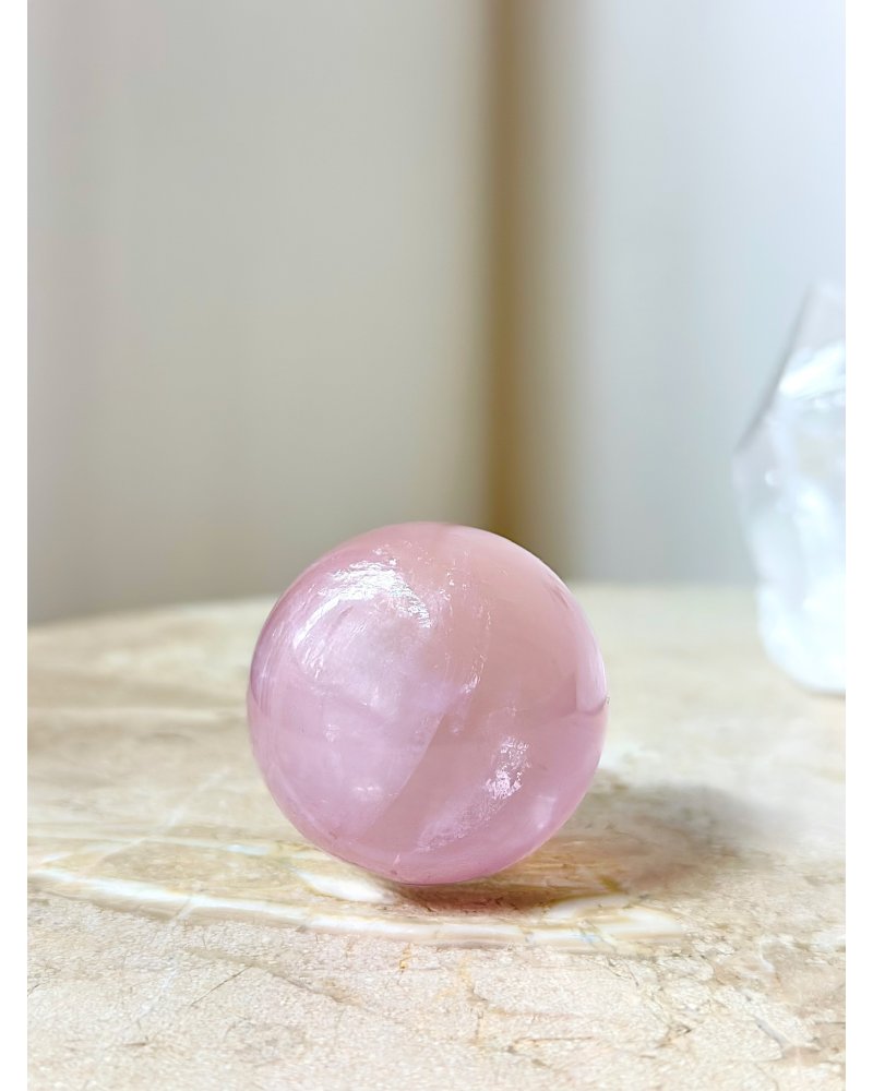 Asterický růženín koule leštěná Madagaskar 4cm 101g