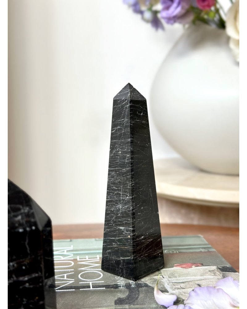 Turmalín skoryl obelisk Madagaskar 249g