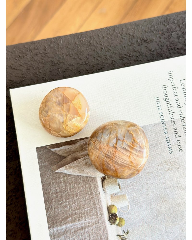 Měsíční kámen leštěná hmatka Madagaskar 53g
