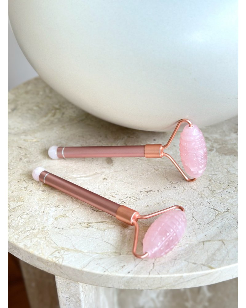 Face roller kovový masážní váleček z růženínu
