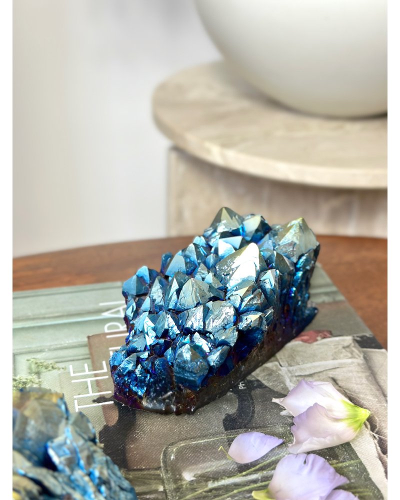 Křišťál duhová aqua aura drúza 718g