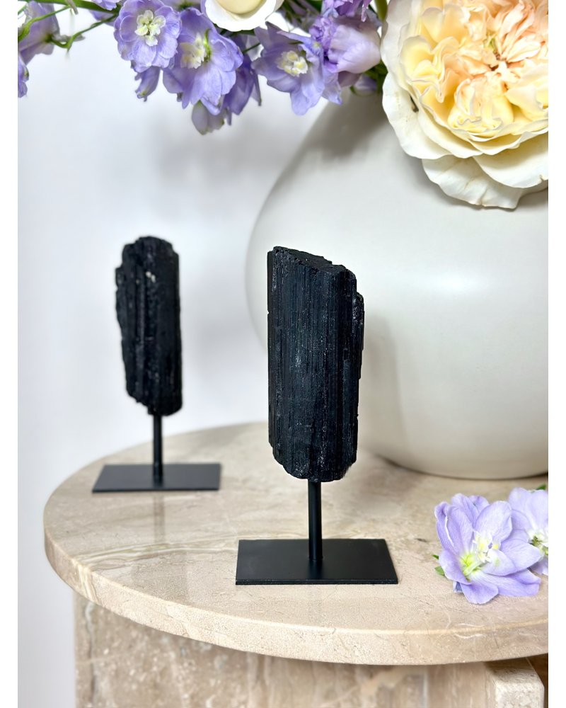 Surový turmalín krystalický na podstavci Brazílie 327g