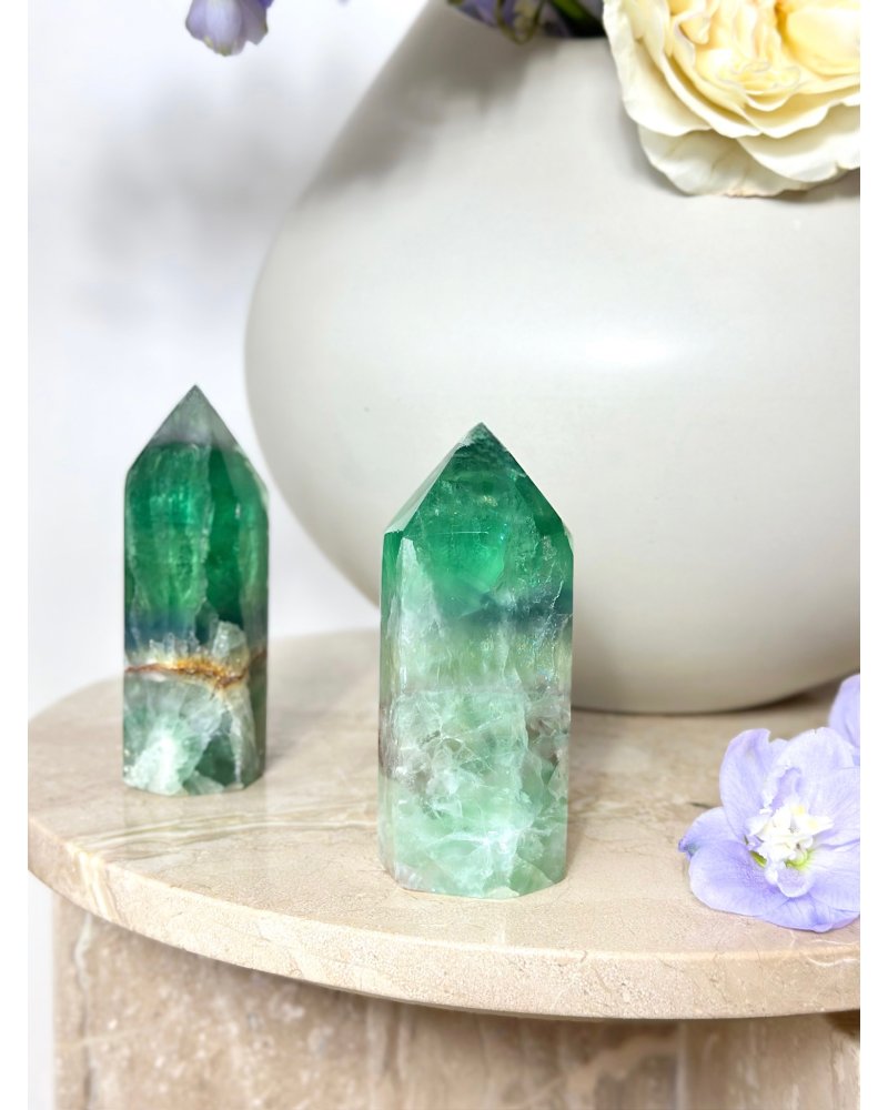 Fluorit obelisk hrot leštěný 11cm 379g