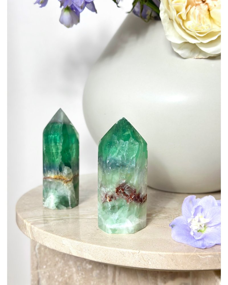 Fluorit obelisk hrot leštěný 11cm 379g