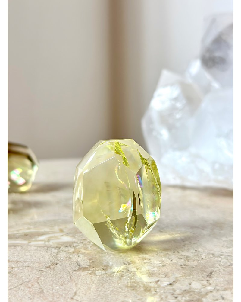 Citrín broušený krystal s duhou Brazílie 43g AAA