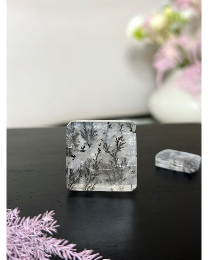 Broušený křišťál s dendritem 28g AAA