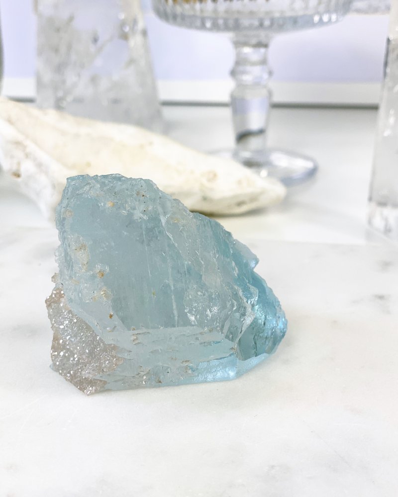 Luxusní modrý Topaz krystal Brazílie 240g