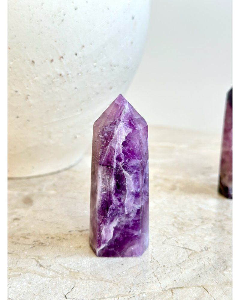 Fluorit hrot obelisk fialový 109g 8cm