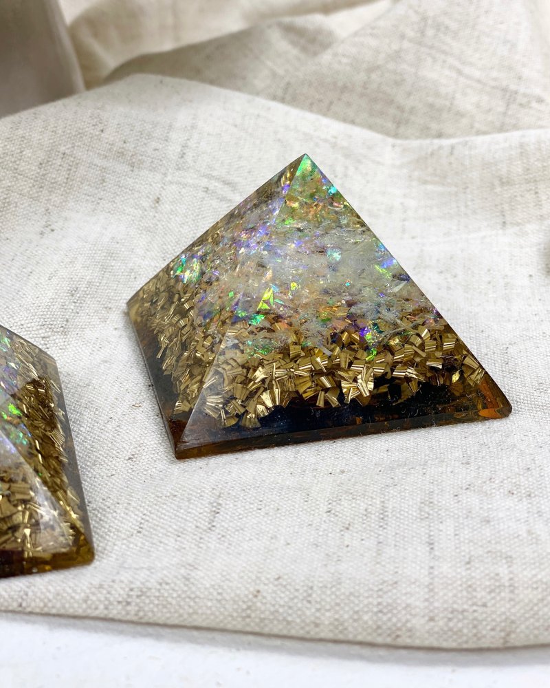 Orgonitová pyramida měsíční kámen 6,5cm