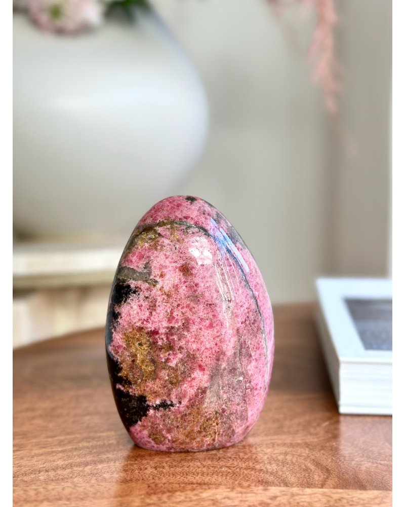 Polodrahokam rodonit free form Madagaskar 792g