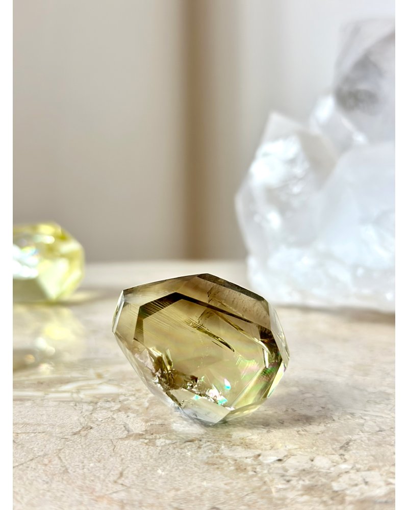 Citrín broušený krystal s duhou Brazílie 37g AAA