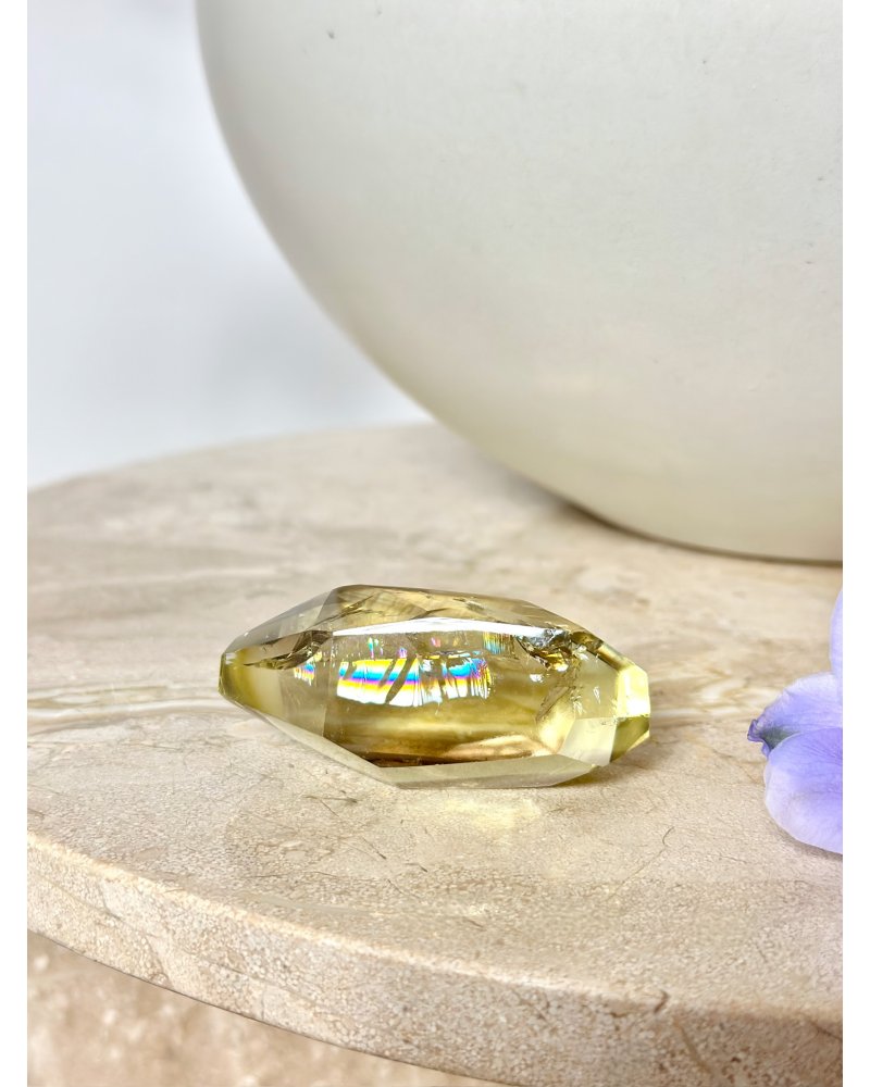 Citrín broušený krystal s duhou Brazílie 66g AAA