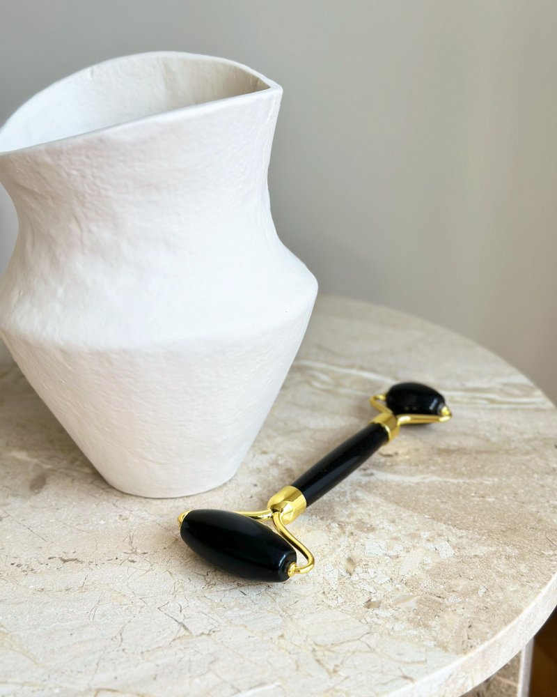Face roller z obsidiánu