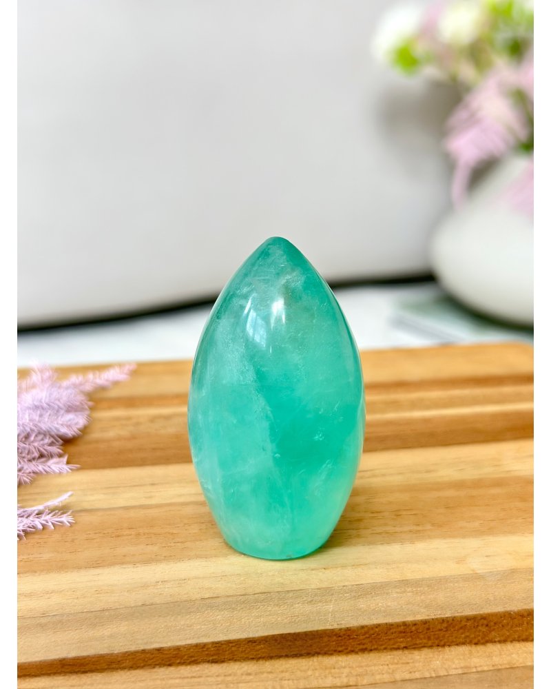 Broušený fluorit leštěný plamen 121g