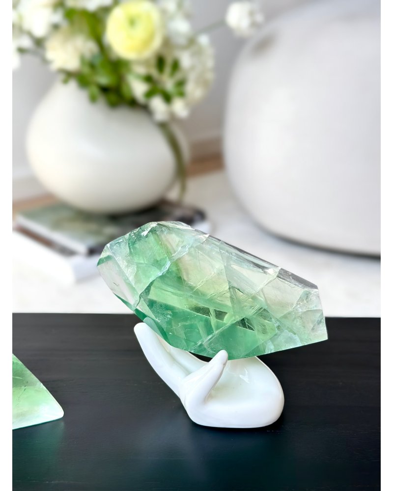 Broušený fluorit leštěný s duhou 343g TOP