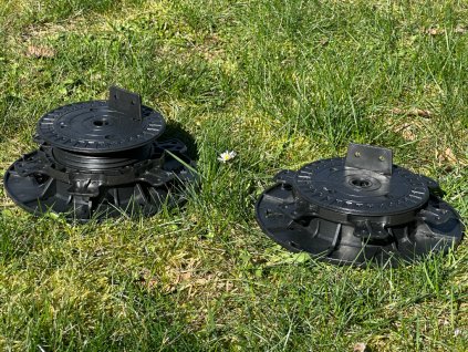 Výškově nastavitelný terč pod terasy AP 40 64 mm