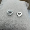 Minimalistické náušnice ve tvaru srdce