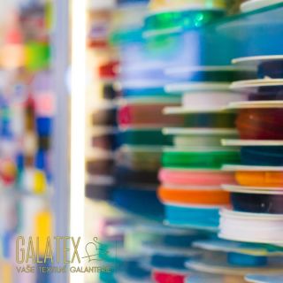 Velký výběr stuh skladem! https://www.galatex.cz/stuhy/ V nabídce máme stuhy: taftové, široké, s lurexem, čistě lurexové,...