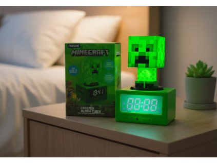 Stylový Minecraft Creeper budík s digitálním displejem