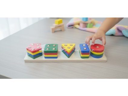 Dřevěná dětská skládanka – různé tvary a barvy