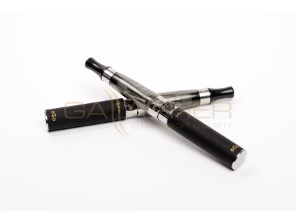 Elektronická cigareta CE4+ s bateriemi 650 nebo 1100mAh v nejpoužívanější černé barvě a možností výběru různých typů clearomizerů CE4+.