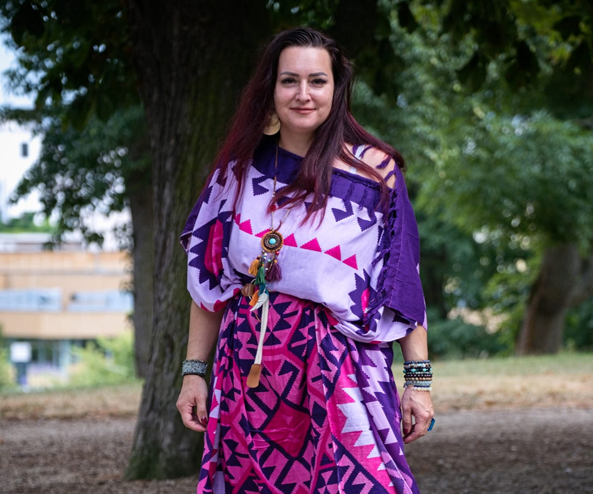 Od osudového setkání k vlastní cestě v designu: Příběh inspirace a spolupráce s gambijskou kulturou