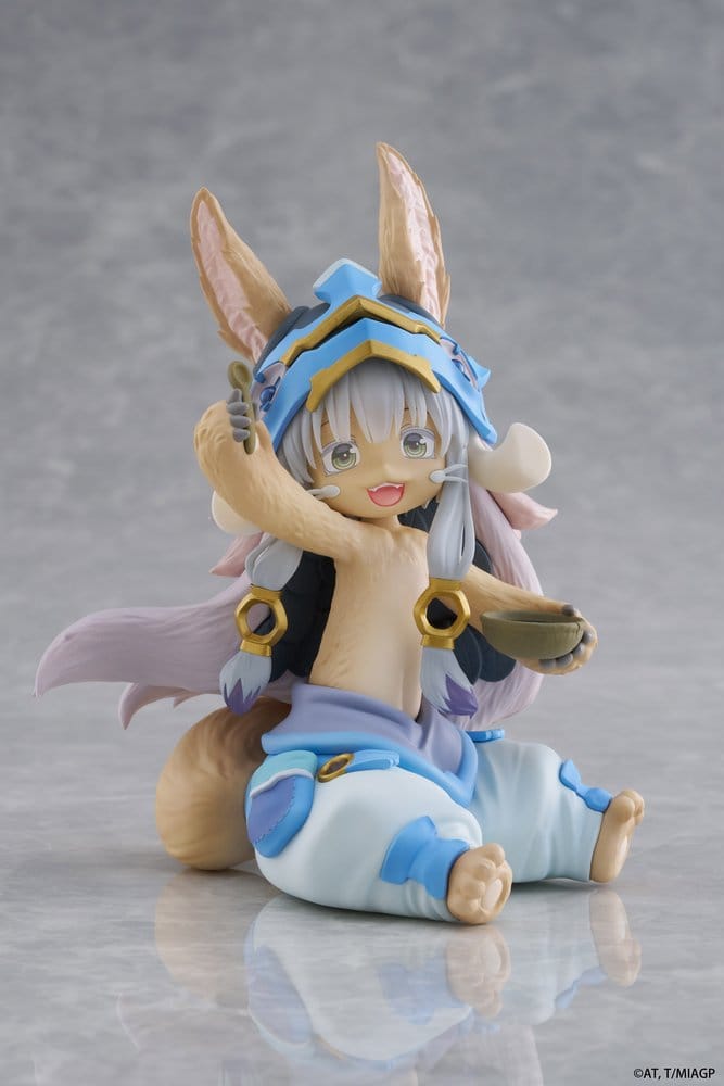 Taito Prize Made in Abyss Desktop Cute PVC Figurka Nanachi (Mealtime ver.) 13 cm