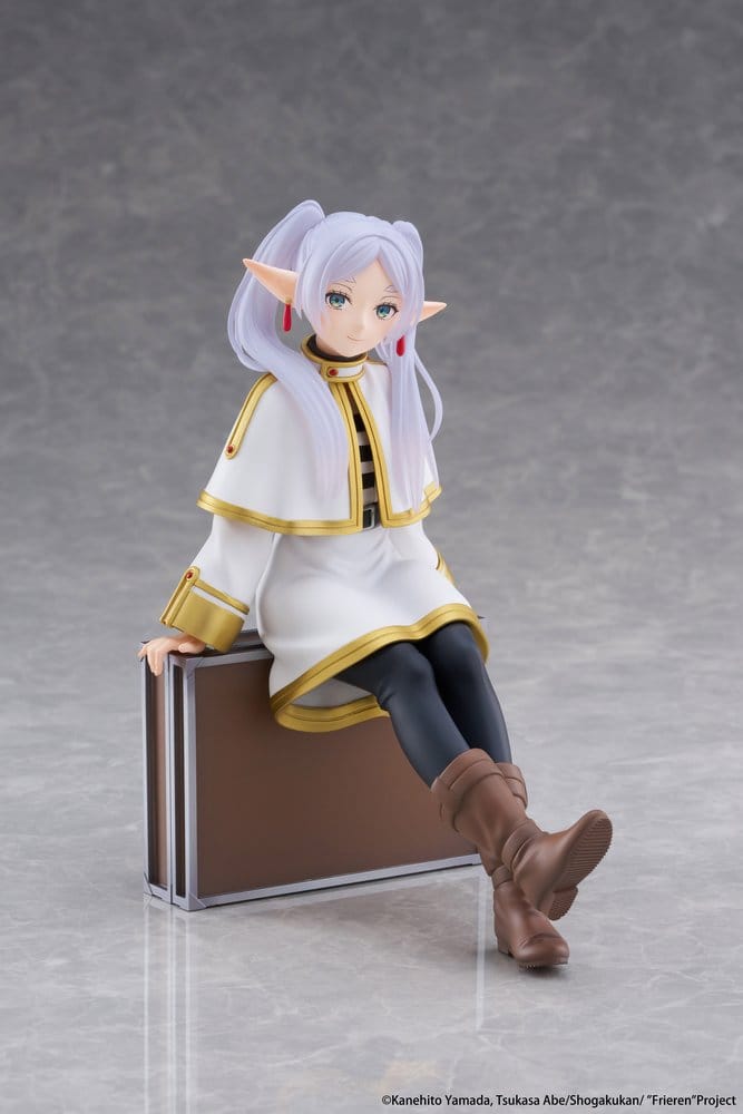 Taito Prize Frieren: Beyond Journey's End PVC Figurka Desktop Cute Frieren (Trunk Case Ver.) Reissue 13 cm