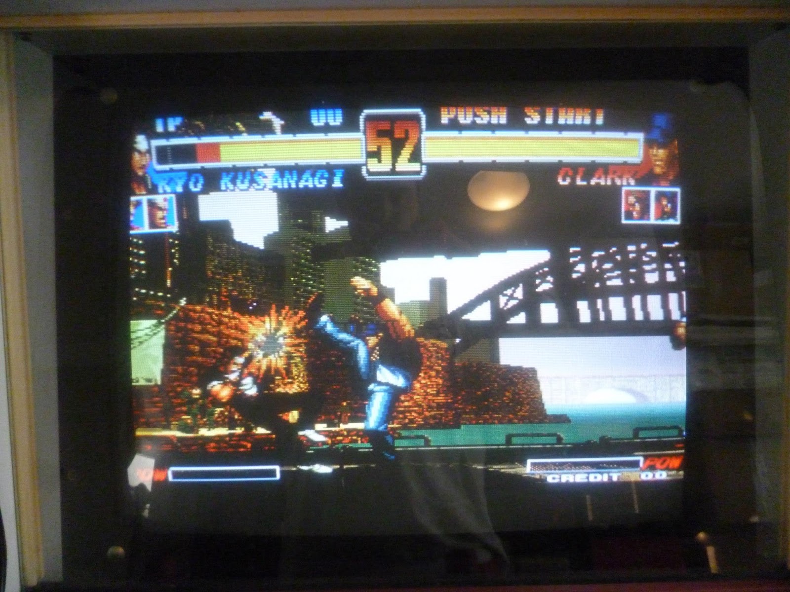 King of Fighters 96 běžící na JAMMA kabinetu