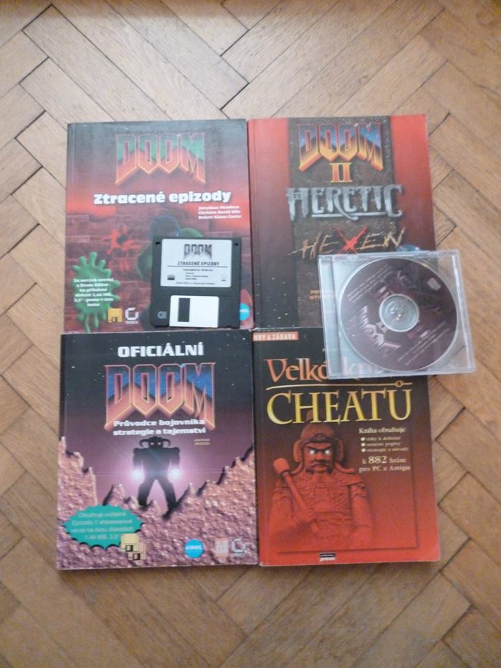 Herní knížky včetně DOOM románů