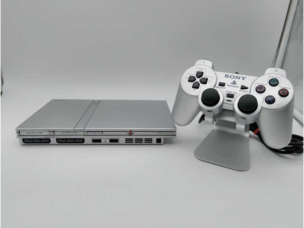 Sony Playstation 2 konzole, stříbrná, verze SCPH-70004 (PS2)