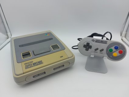 Super Nintendo konzole (SNES)