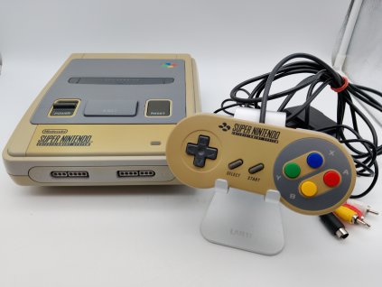 Super Nintendo konzole (SNES)