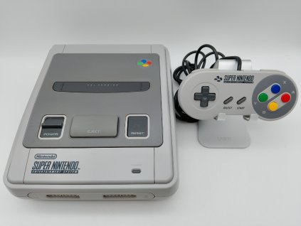 Super Nintendo konzole (SNES)