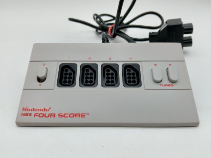 NES Fourscore Nintendo adaptér pro 4 hráče - PAL B (NES)