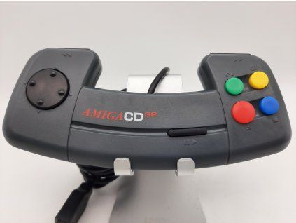 Amiga CD32 ovladač (Amiga CD)