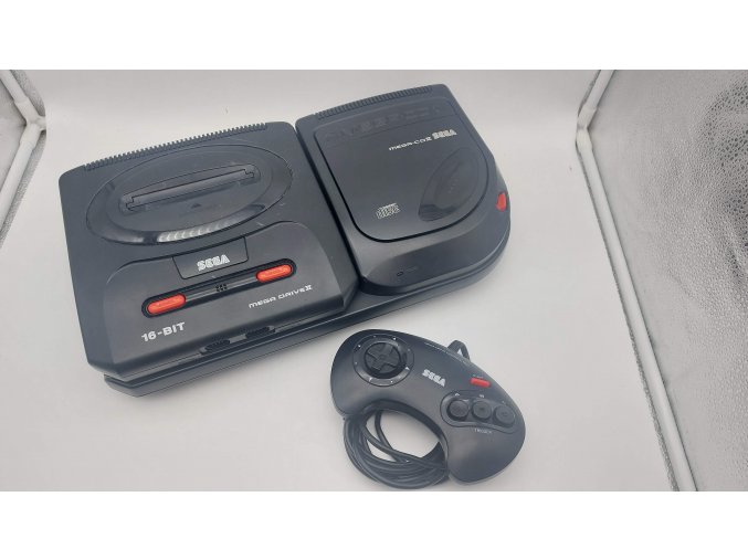 Sega Mega CD 2 konzole společně se Sega Mega Drive 2 (SCD)