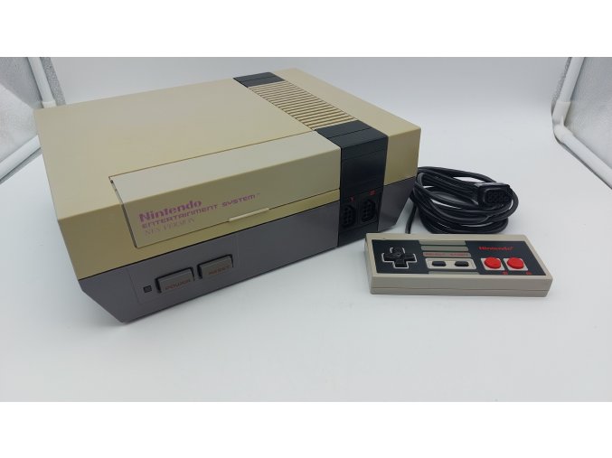 Nintendo NES a hra Super Mario Bros / Tetris / Nintendo World Cup (NES)