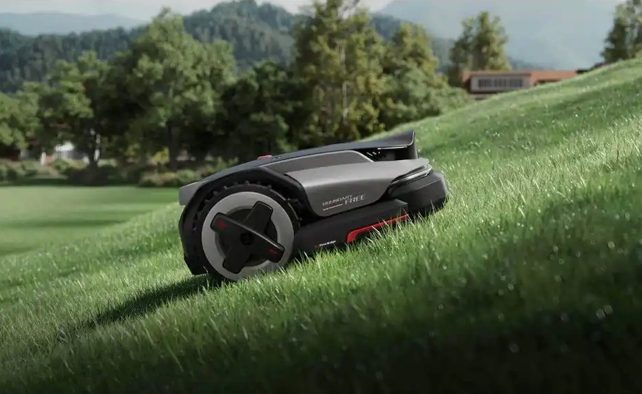 Roborock RockMow S115 kosenie vo svahu
