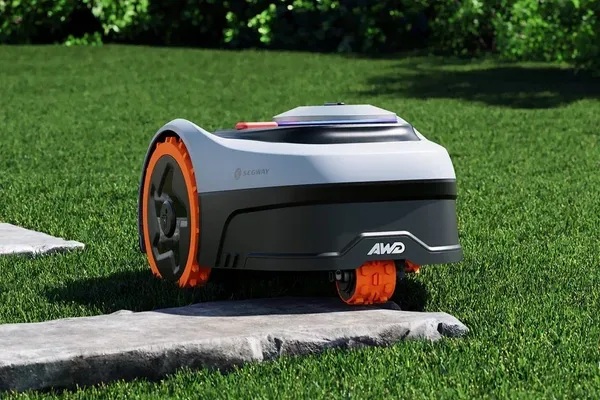 Segway Navimow i205E AWD s technológiou XeroTurn pre otáčanie na mieste