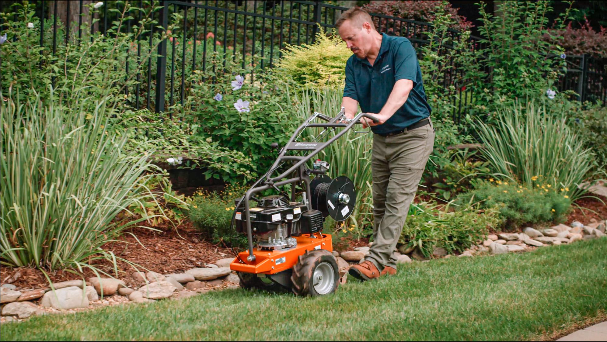 Jak nainstalovat robotickou sekačku Husqvarna? Průvodce pro majitele zahrad